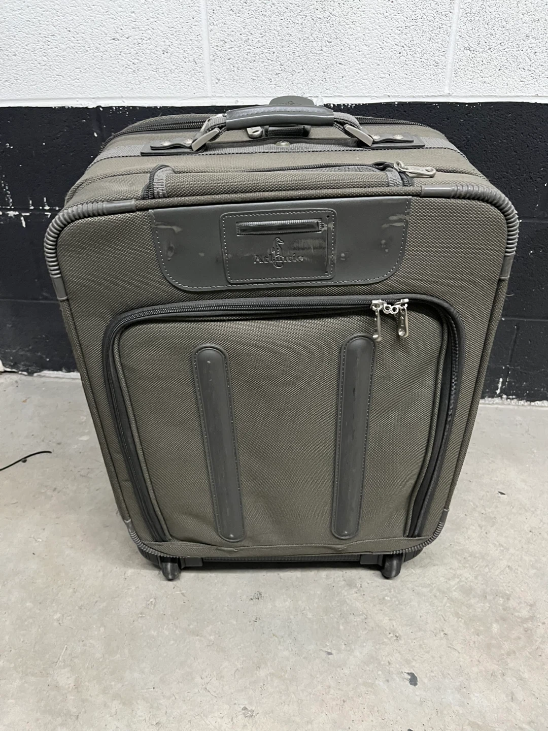Large Rolling Suitcase - photo 2