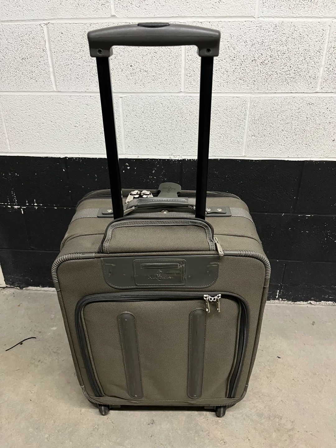 Large Rolling Suitcase - photo 3