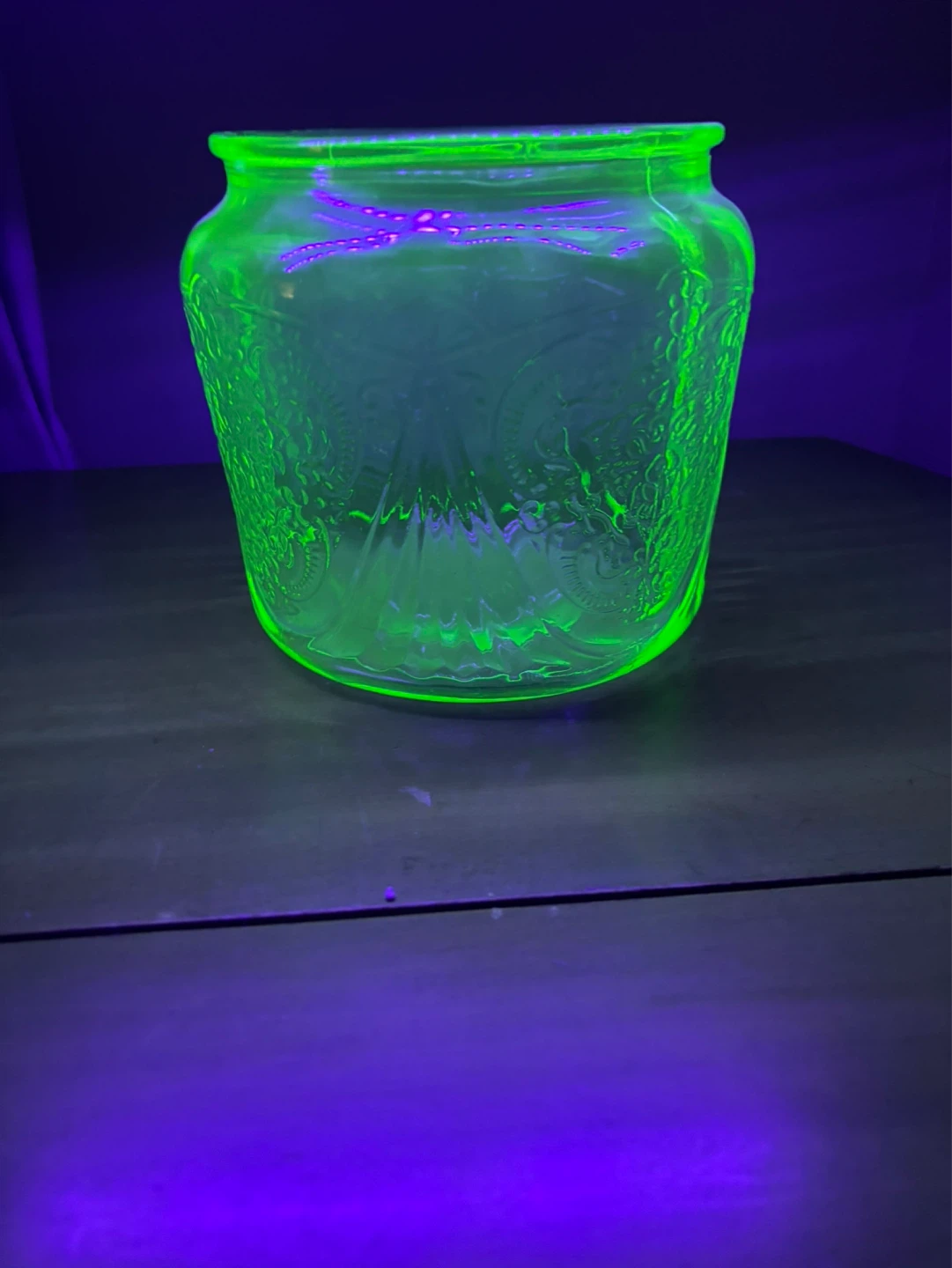 Green uranium Glass cake plate and glass candy jar no lid. - photo 3