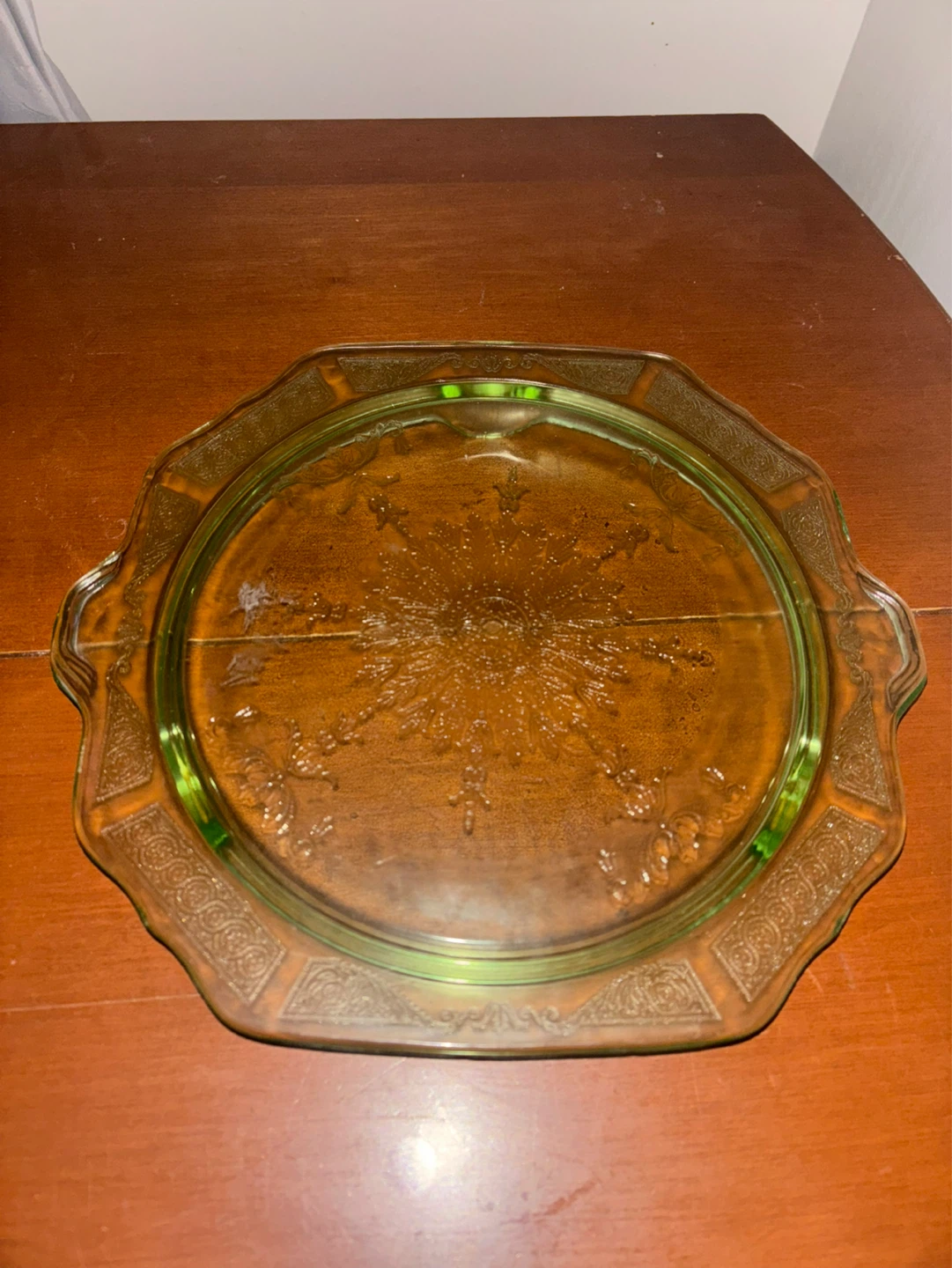 Green uranium Glass cake plate and glass candy jar no lid. - photo 2