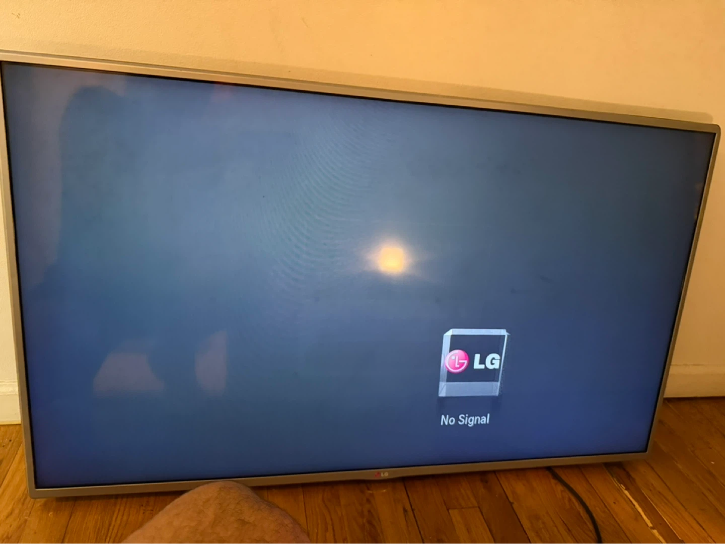 LG Television 42” - photo 2