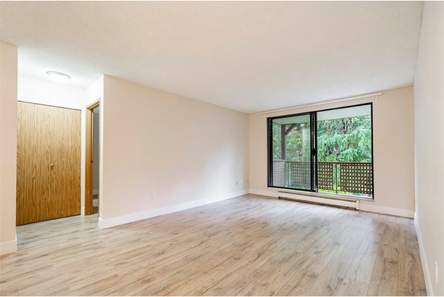 2 bedroom and 1 bathroom Apartment for Rent - photo 5
