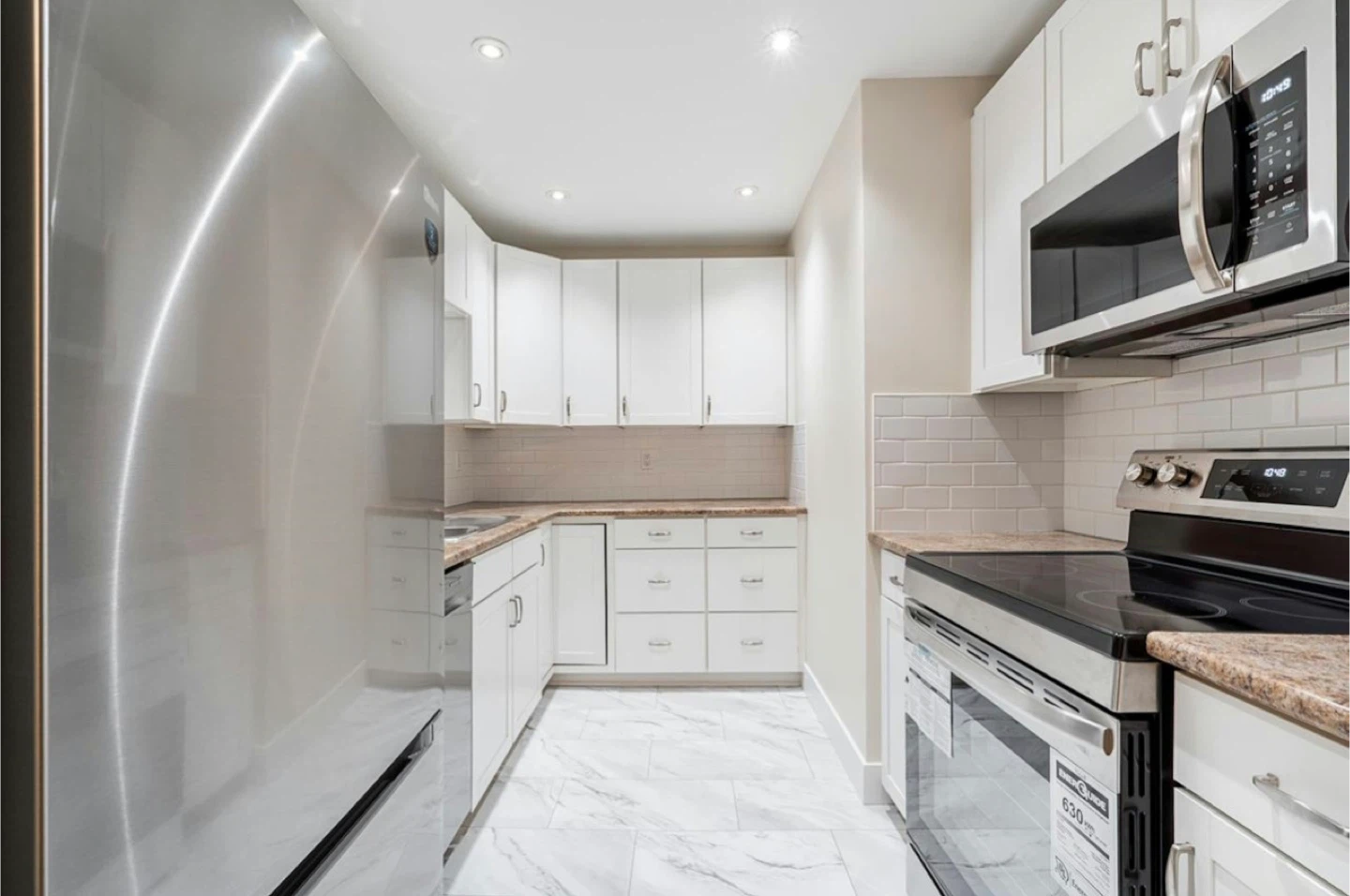2 bedroom and 1 bathroom Apartment for Rent - photo 2