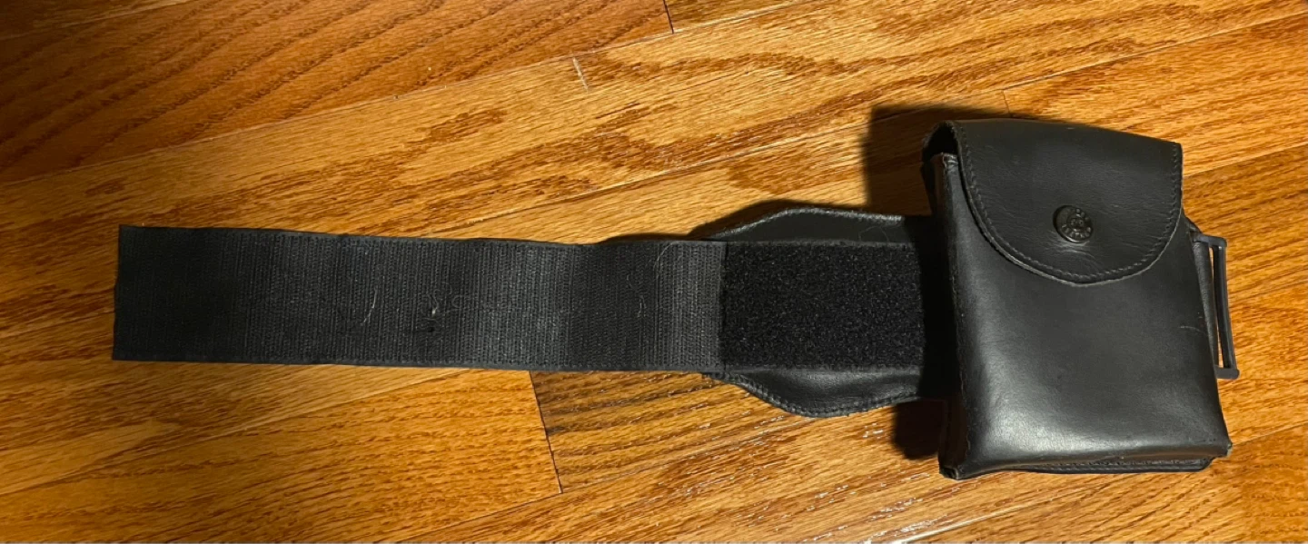 Black Leather Pouch with Belt Strap - photo 4
