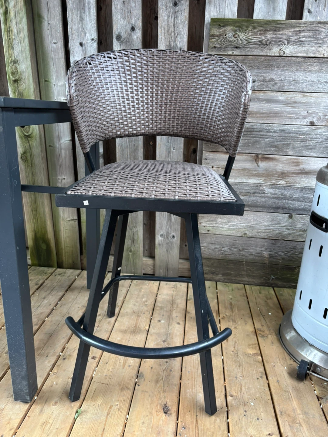 Wicker Bar Stool with Swivel Seat