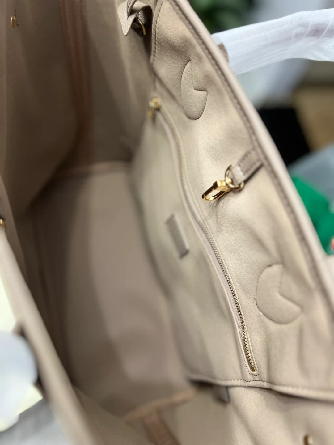 Louis Vuitton Tote Bag with Pouch - photo 2