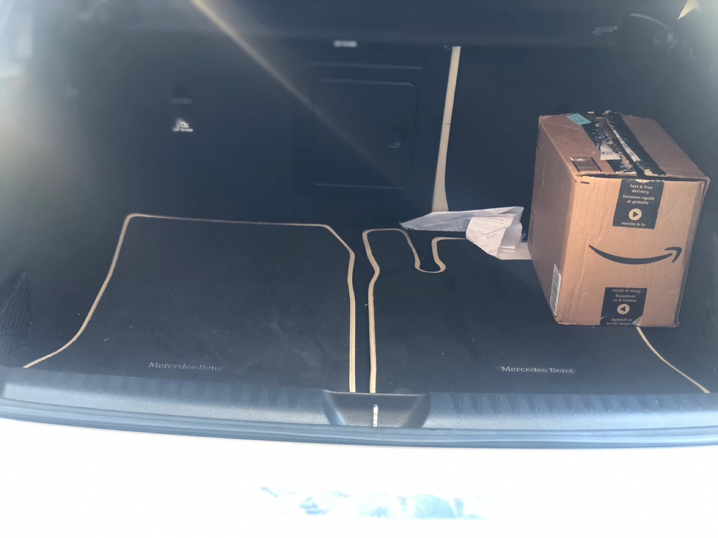 White Mercedes-Benz GLA 250 4MATIC - photo 4