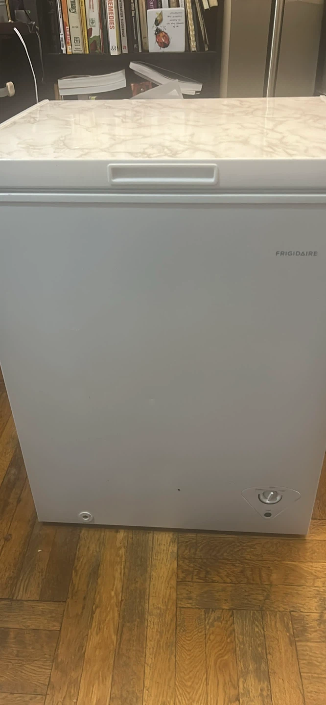 Frigidaire Chest Freezer - photo 2