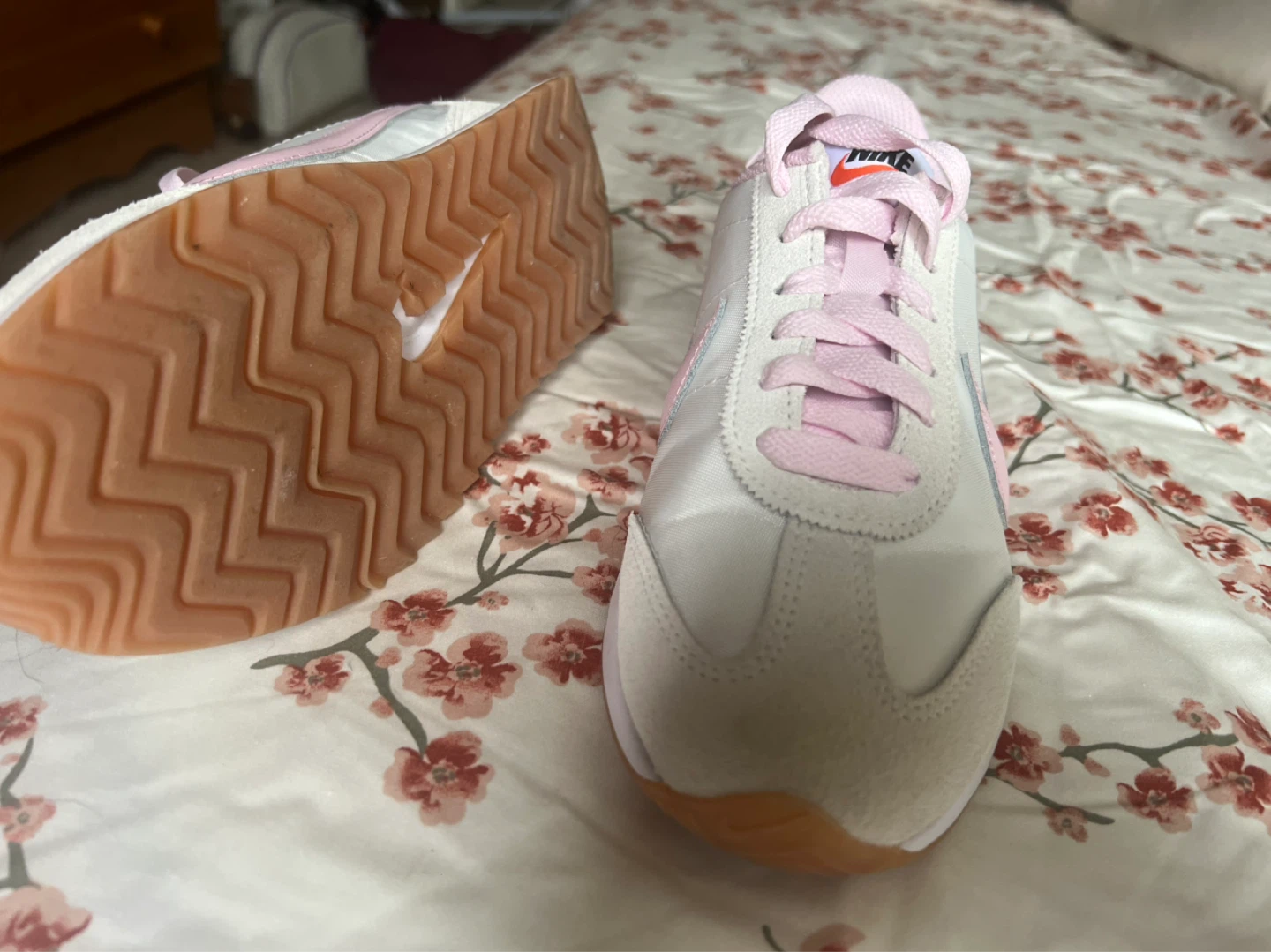 Nike Women's Shoes White/Pink Size 6 - photo 3