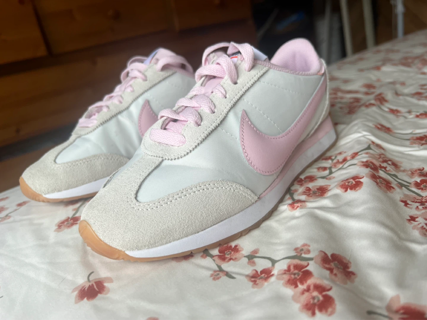 Nike Women's Shoes White/Pink Size 6