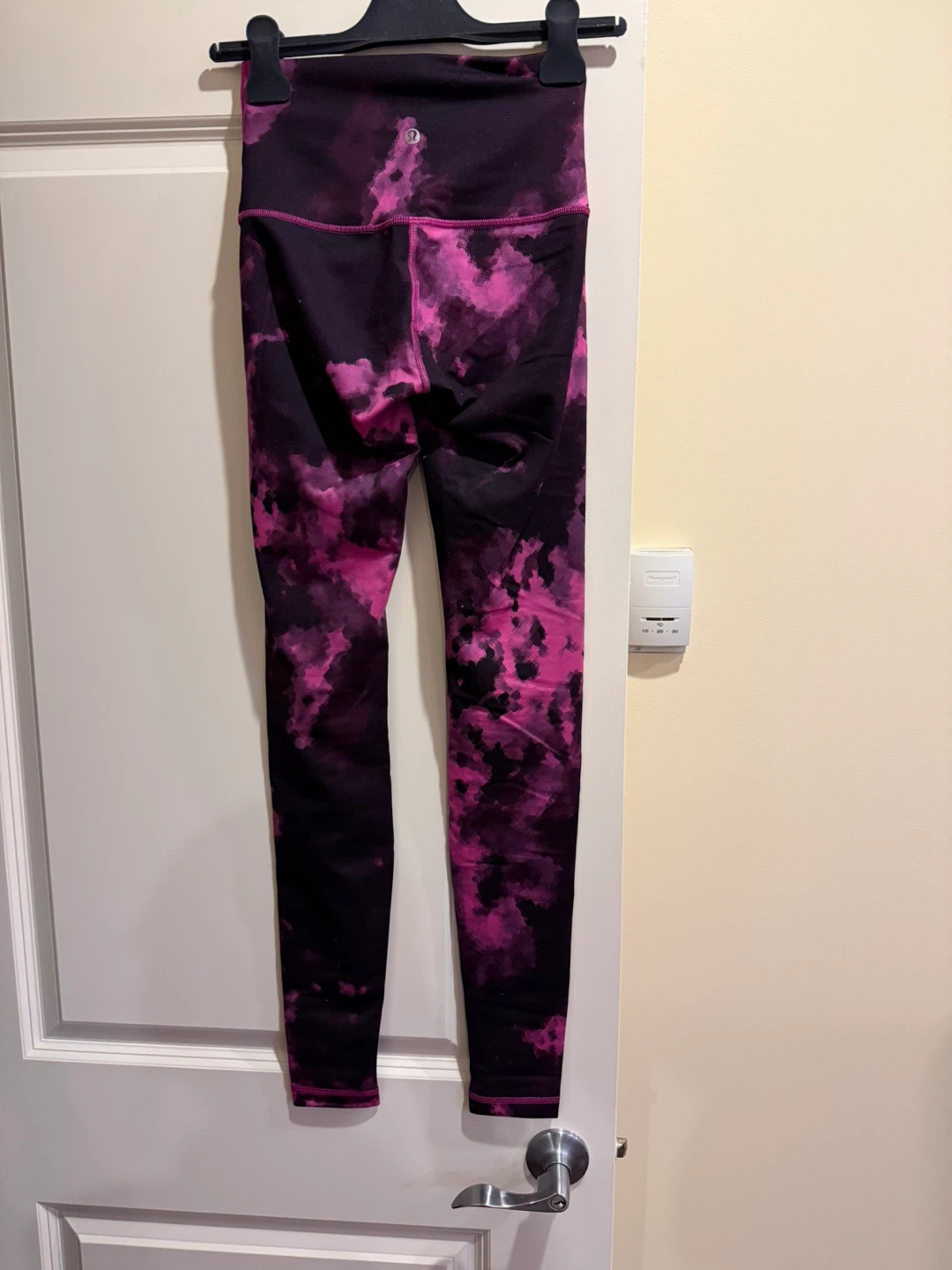 Lululemon Athletica Pink Tie-Dye Leggings Size 4 - photo 2