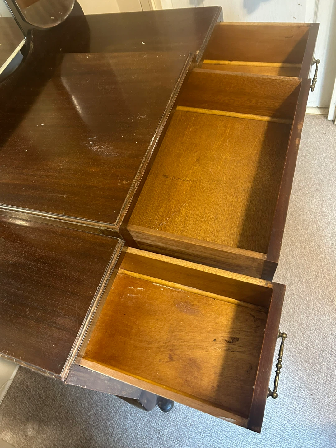 Vintage Vanity Dresser with Tri-fold Mirror - photo 3