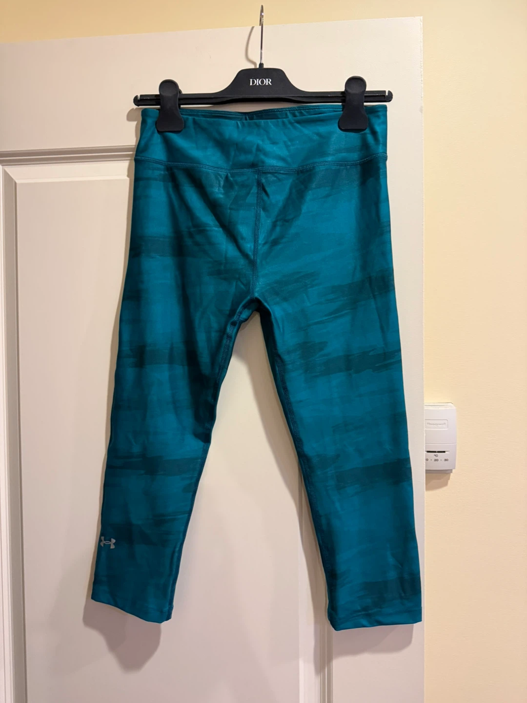Under Armour Compression Teal Striped Capris Size M