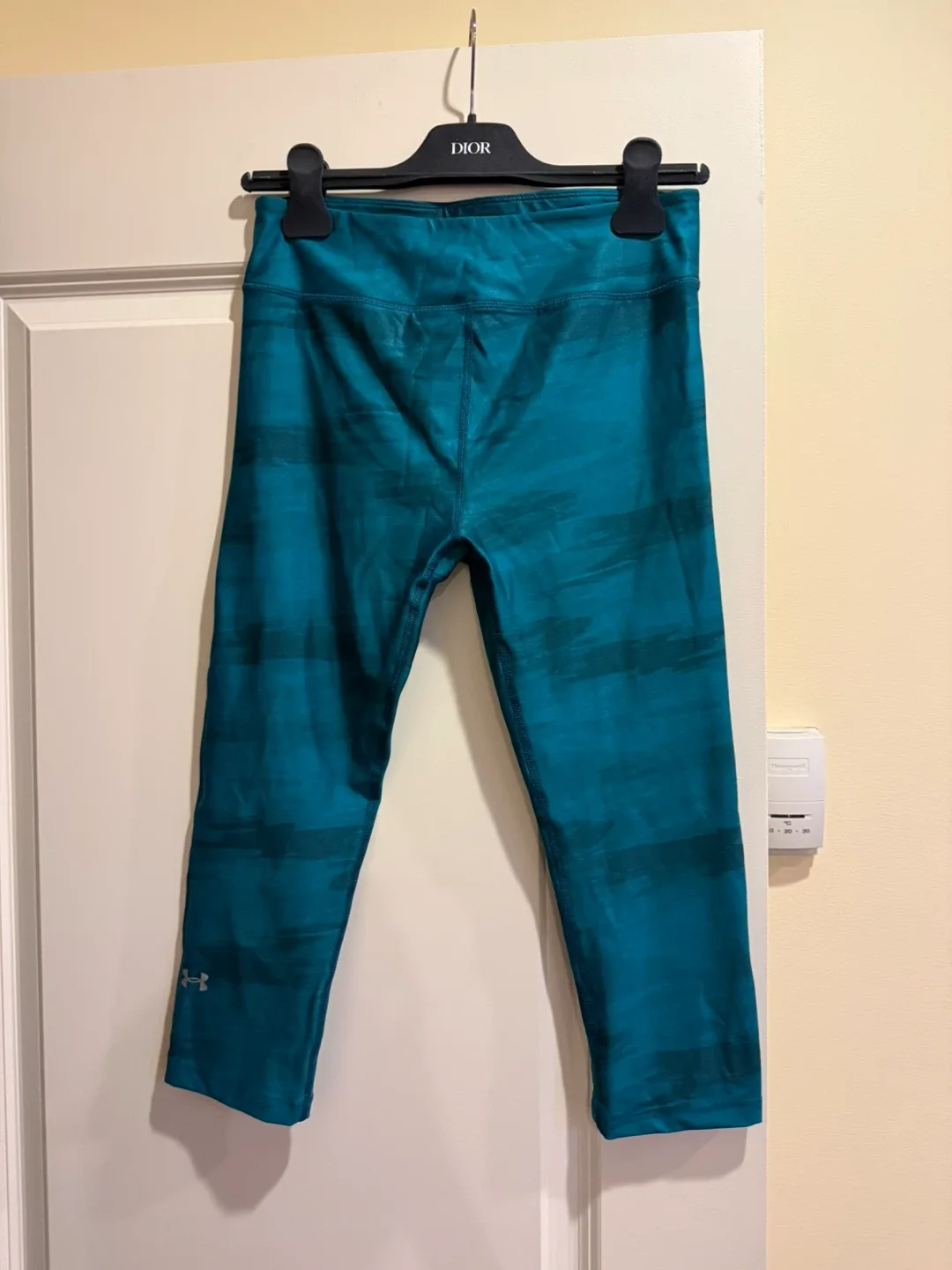 Under Armour Compression Teal Striped Capris Size M