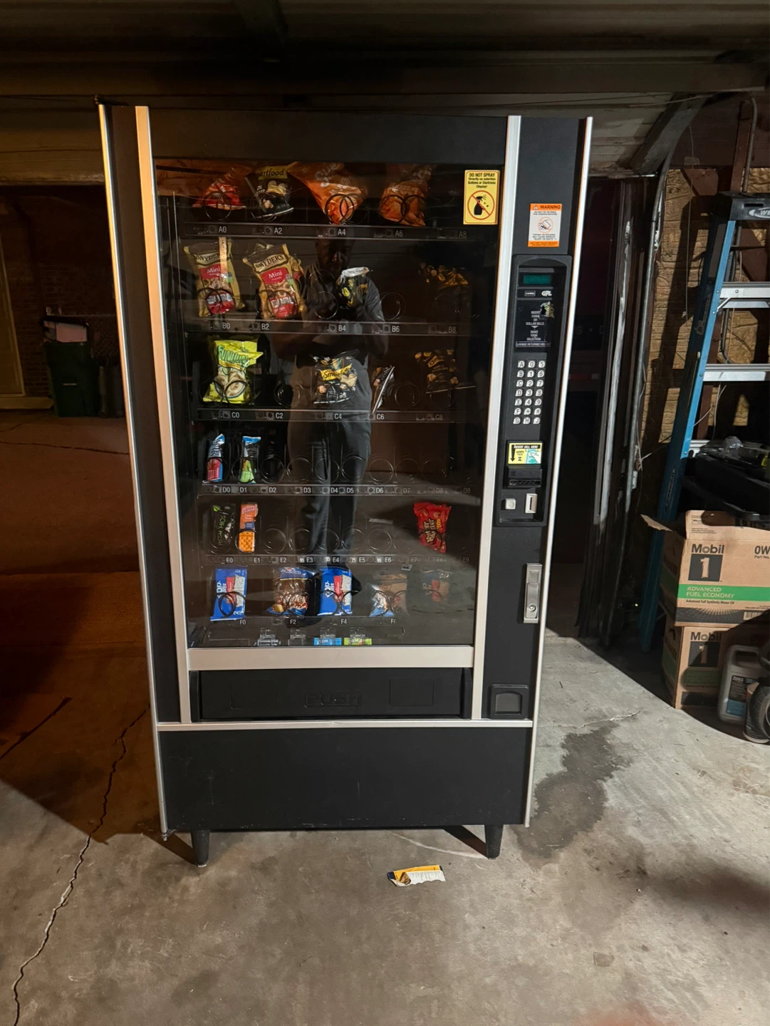 Crane GPL Model 159 Vending Machine - photo 3