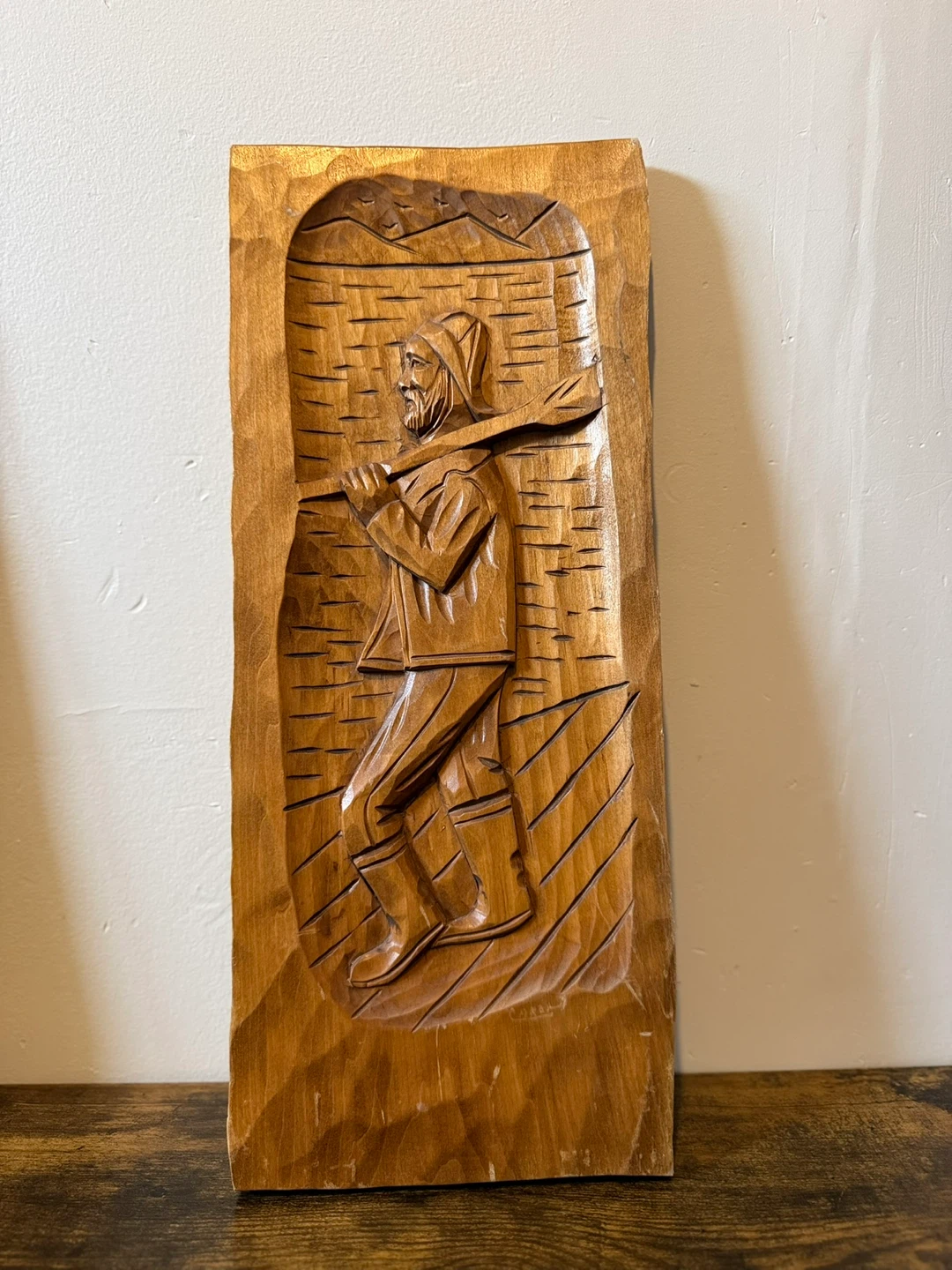 Vintage Wood Carving Wall Art Man with Bag - photo 3