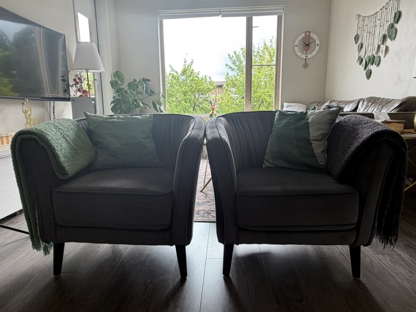 Couple of Grey Velvet Accent Chair - photo 3
