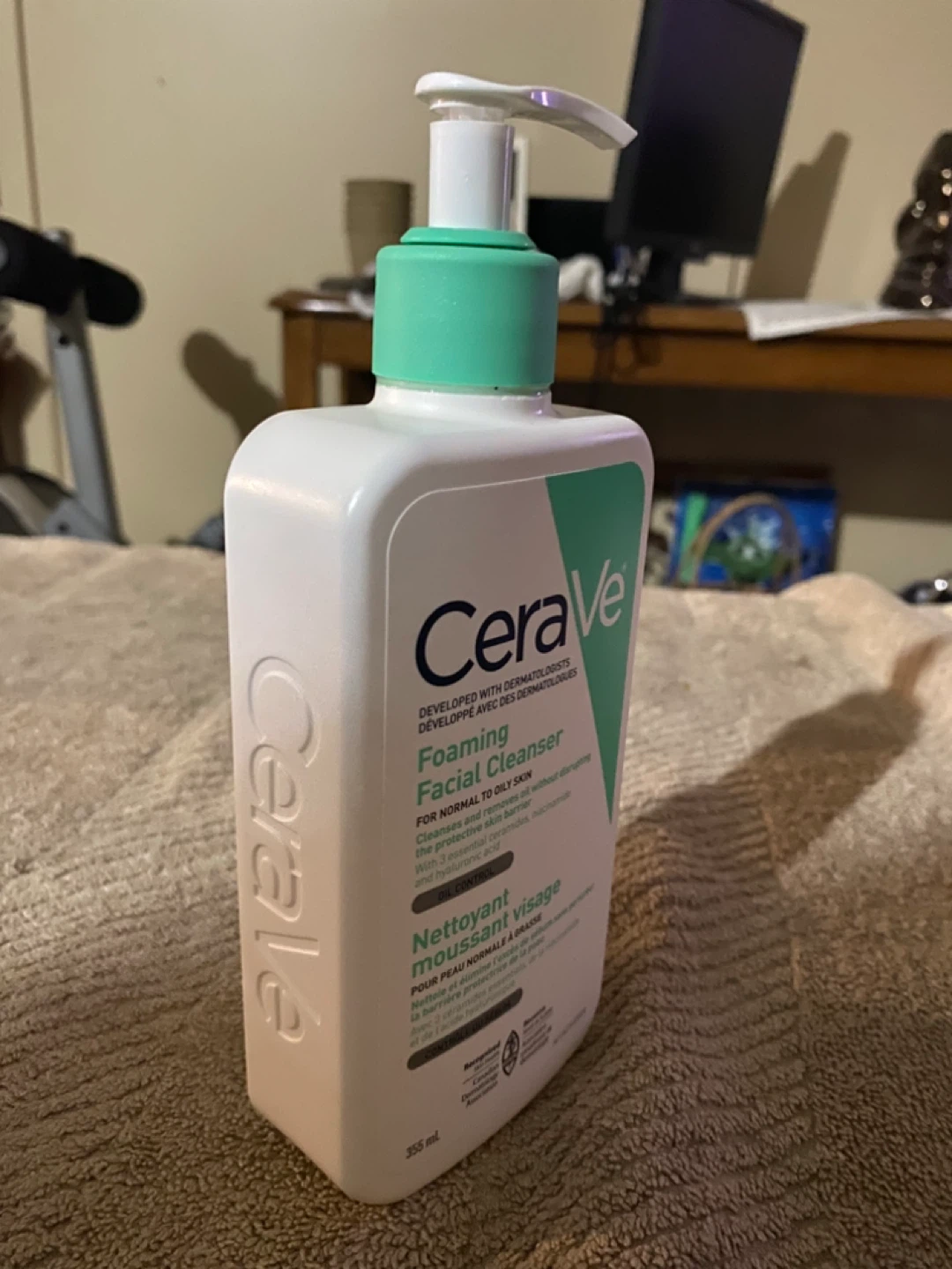 NEW CeraVe Foaming Facial Cleanser for Oily Skin 355 mL - photo 3