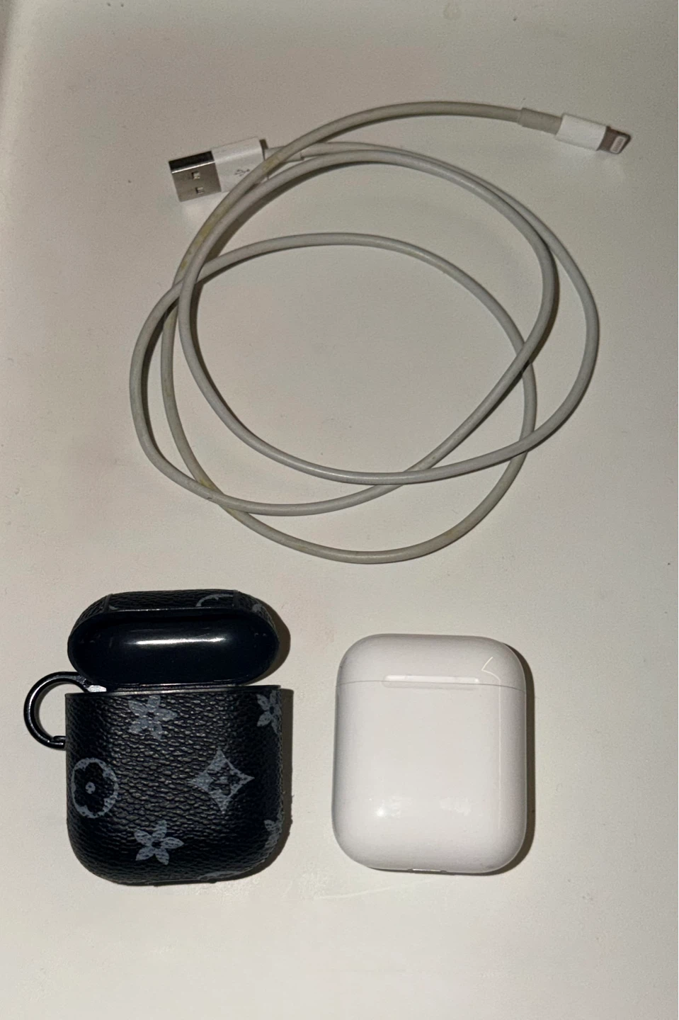 Apple AirPods 2 with Charging Case