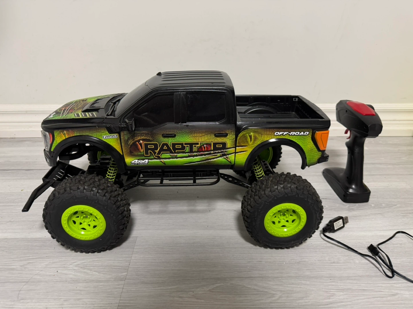 Ford F-150 Raptor RC Monster Truck – Used Once! - photo 2