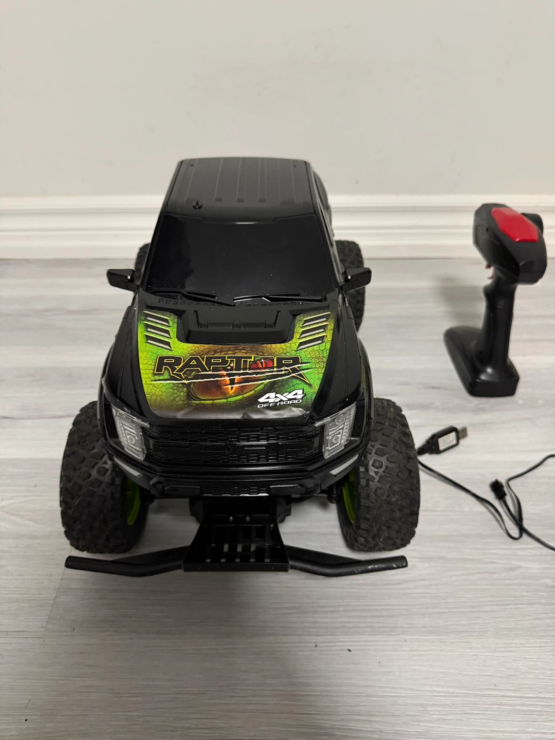 Ford F-150 Raptor RC Monster Truck – Used Once! - photo 3