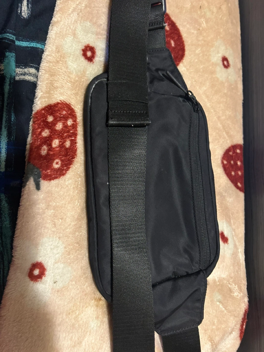 Lululemon Black Crossbody Pouch Bag - photo 4
