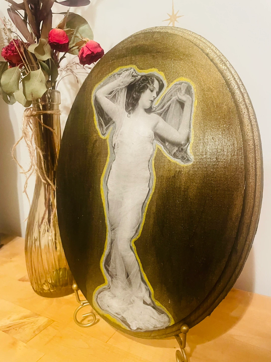 Vintage Style Oval Wall Art with Woman - photo 2
