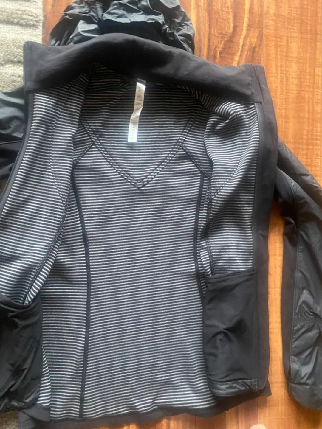 Lululemon Black Hooded Running Jacket - photo 3