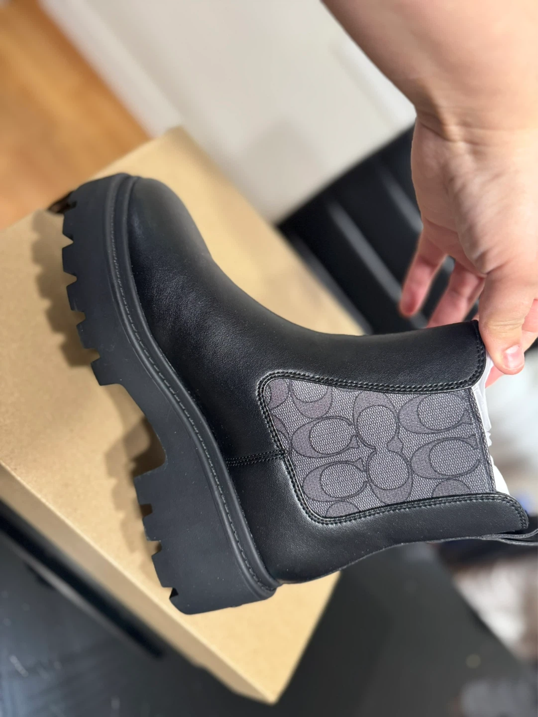 COACH Black Leather Chelsea Boots Size 6