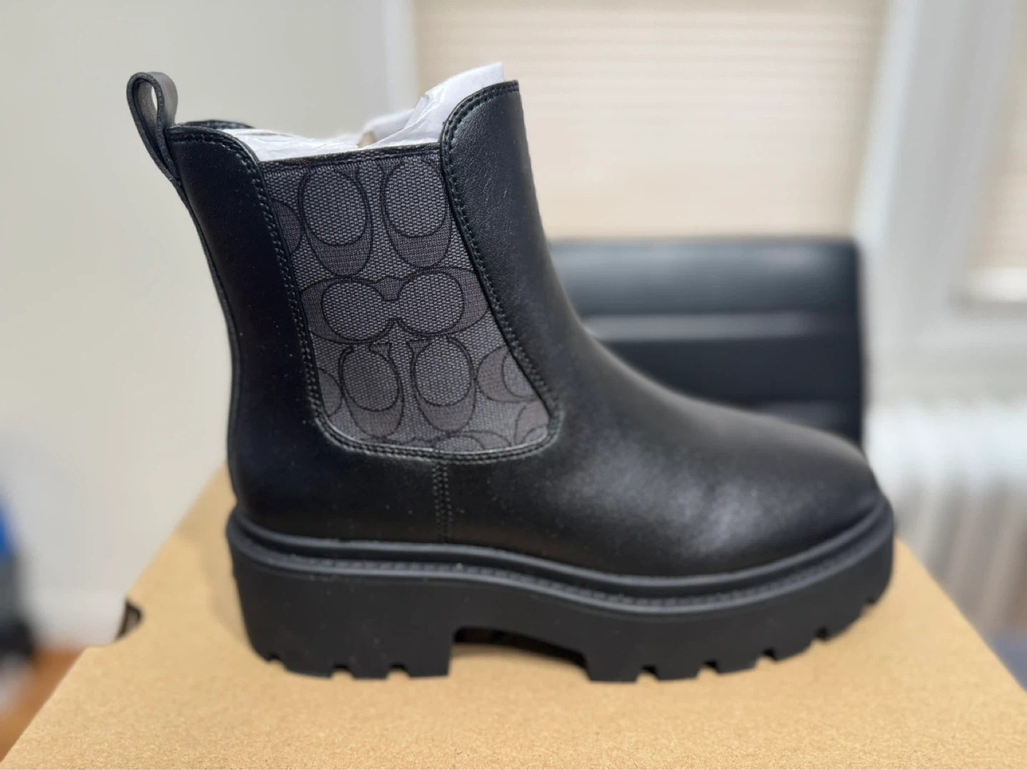 COACH Black Leather Chelsea Boots Size 6 - photo 3