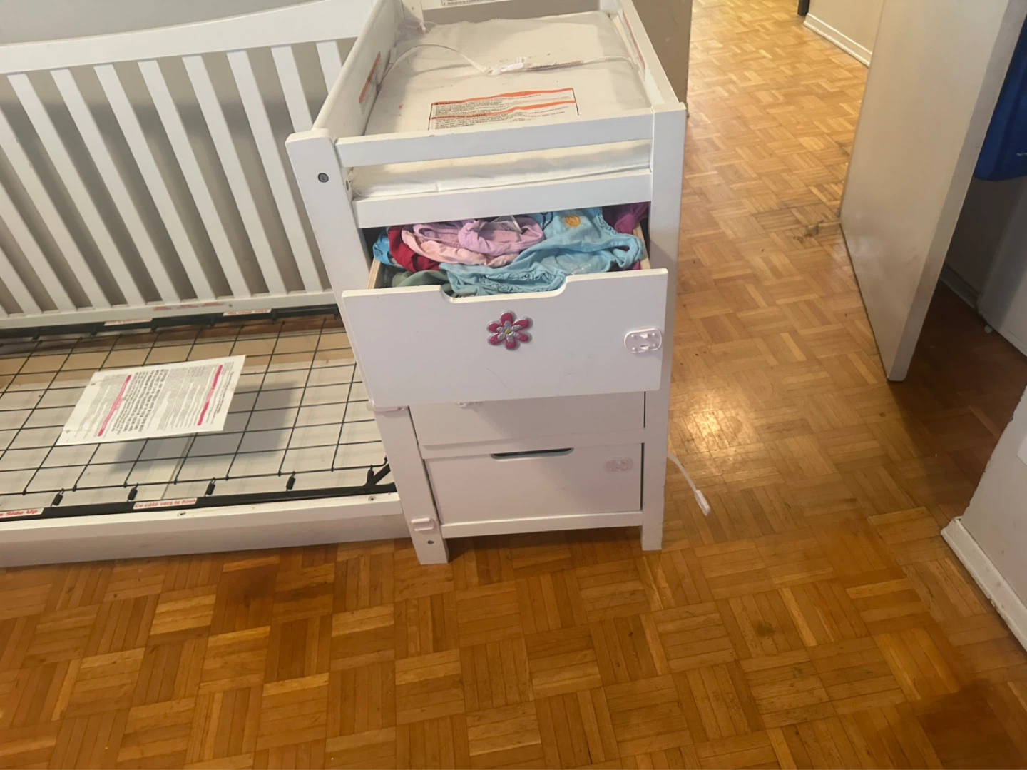 White Baby Crib with Changing Station and Drawers - photo 5