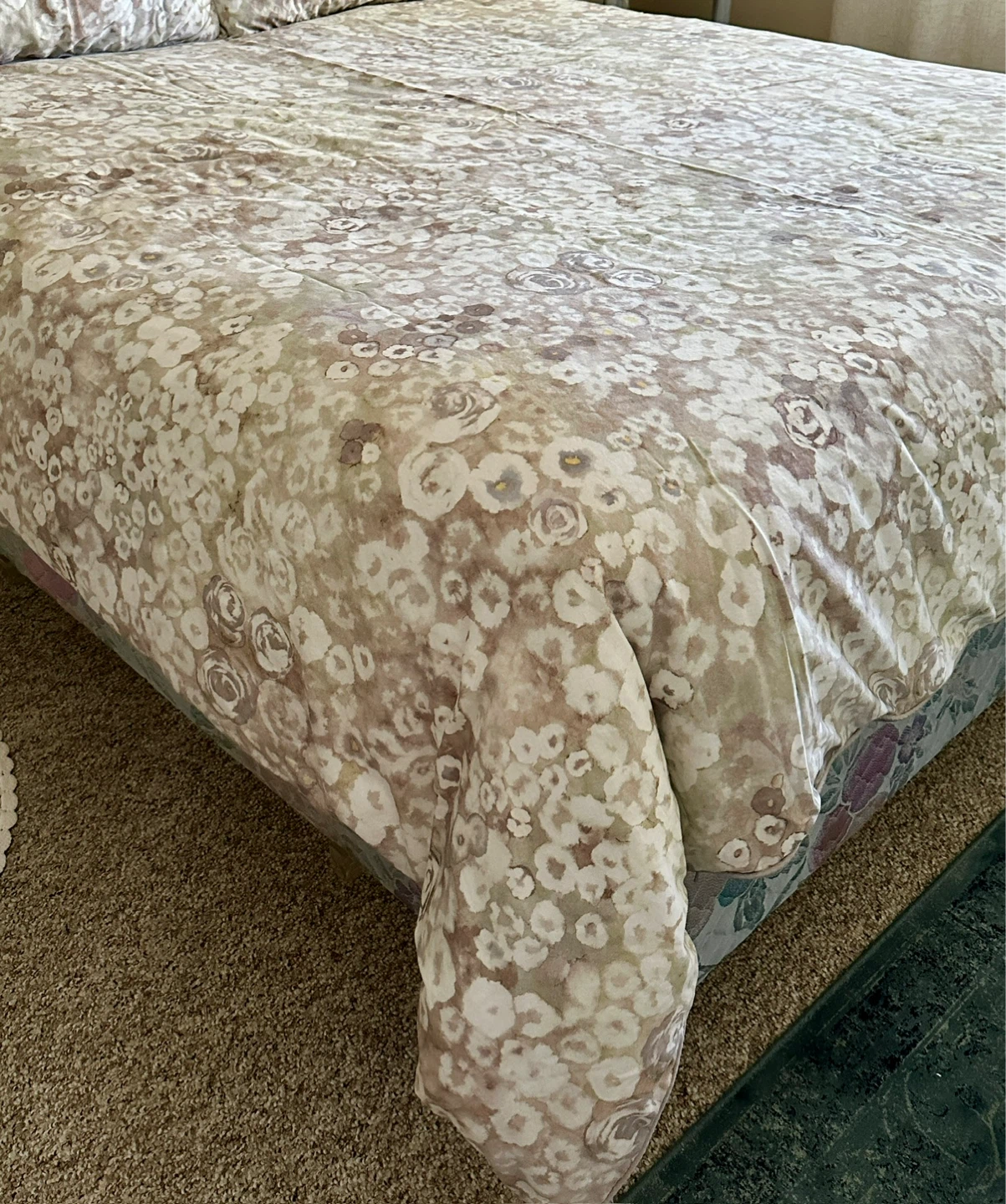 Queen-size duvet cover with two matching shams