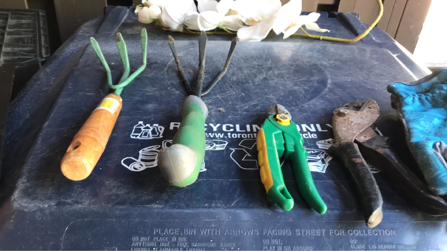 Set of 4 Hand Garden Tools - Cultivator and Trowel
