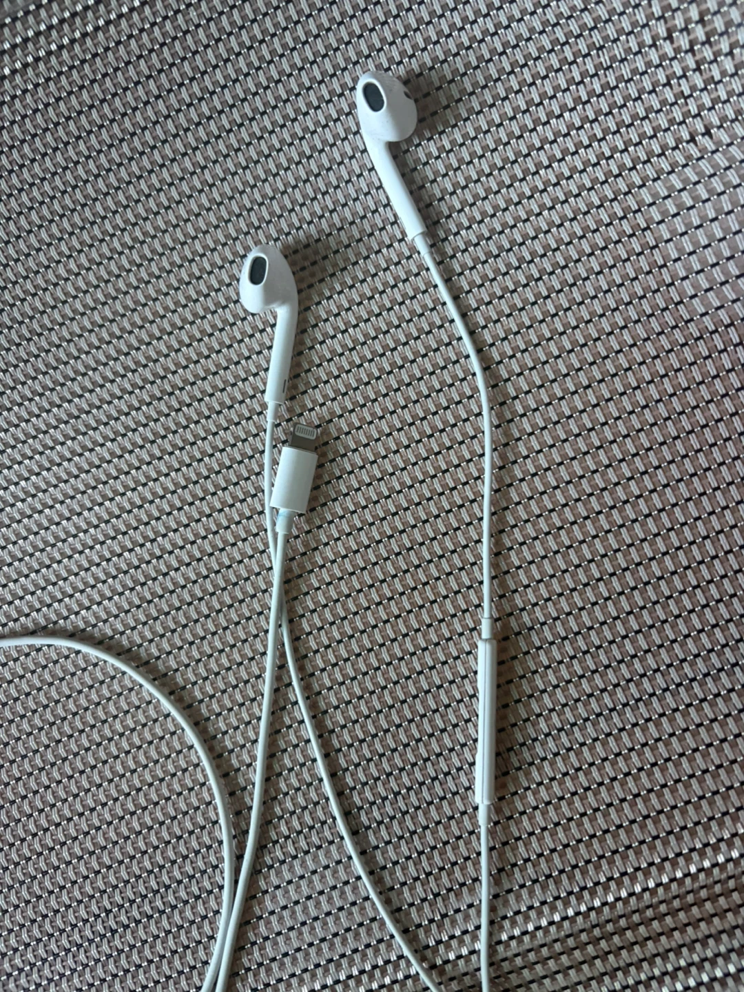 Apple EarPods with Lightning Connector - photo 2