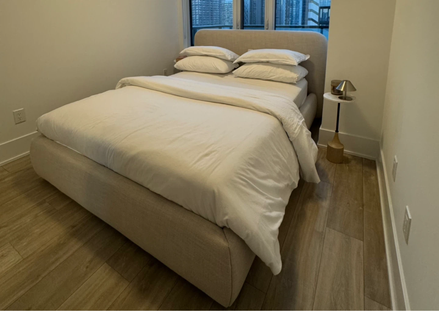 Upholstered Queen Bed. Modern - photo 5