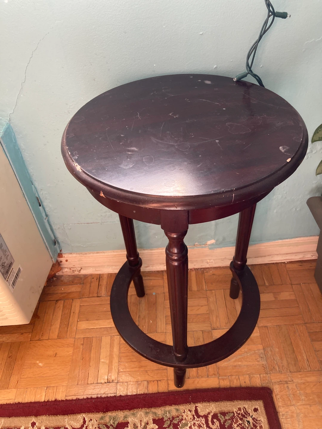Wooden accent table - photo 2