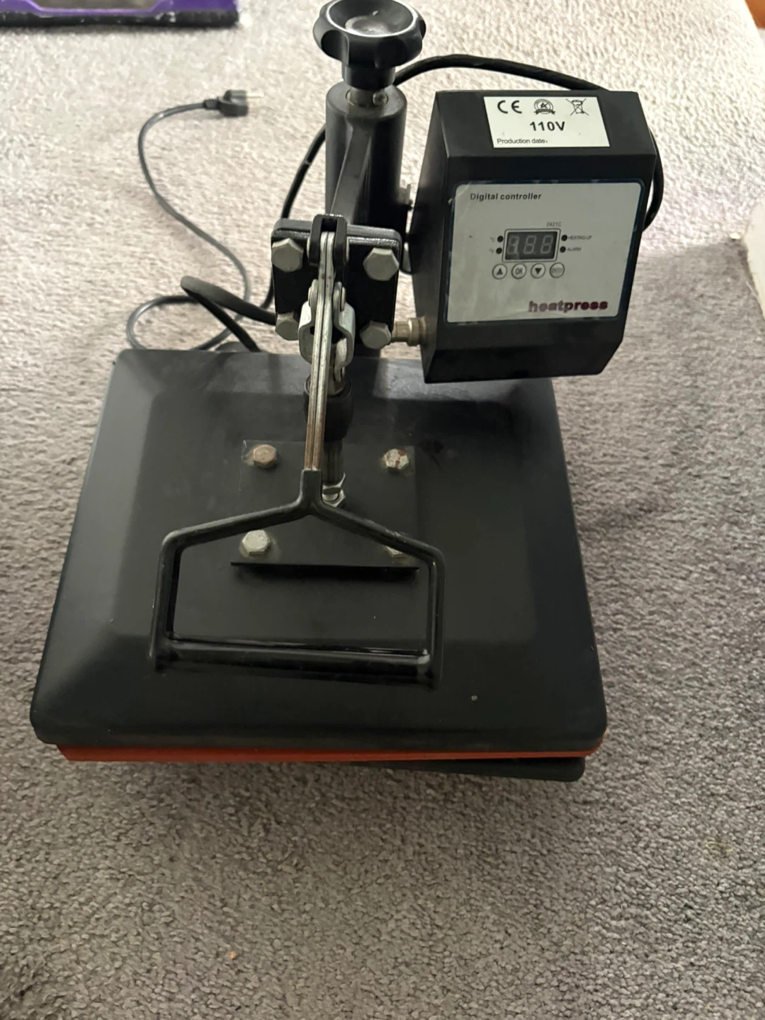 Cricut Explore Air 2 with Heat Press and Vinyl Rolls - photo 3