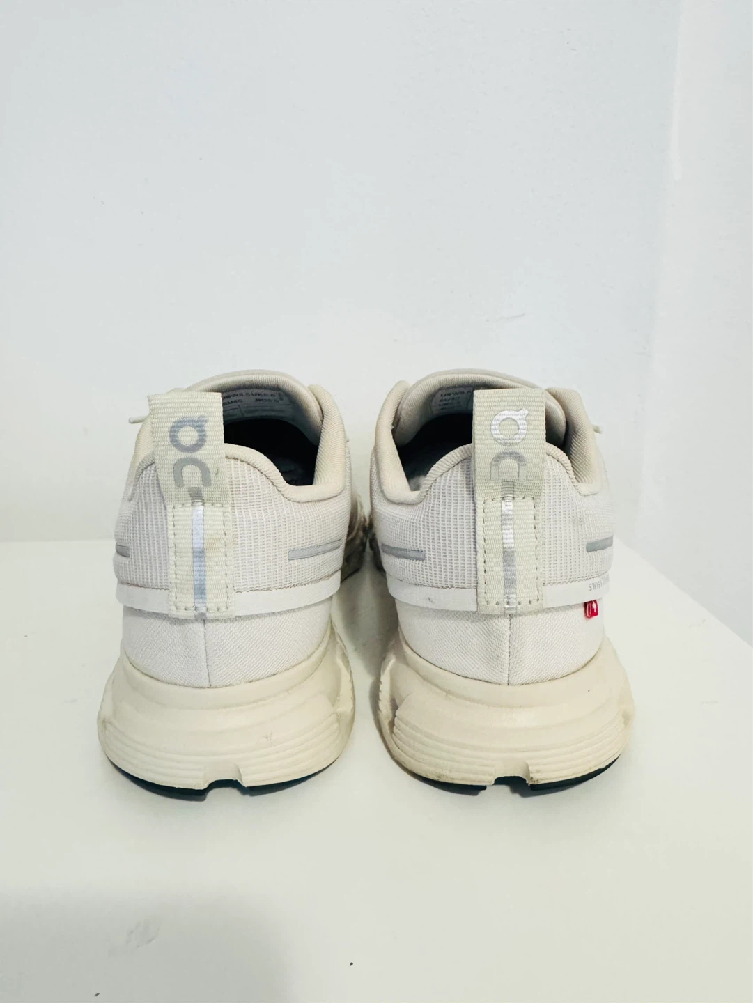 ON womens Cloud 6 Waterproof ‘Pearl Cream’ 8.5US womens - photo 2