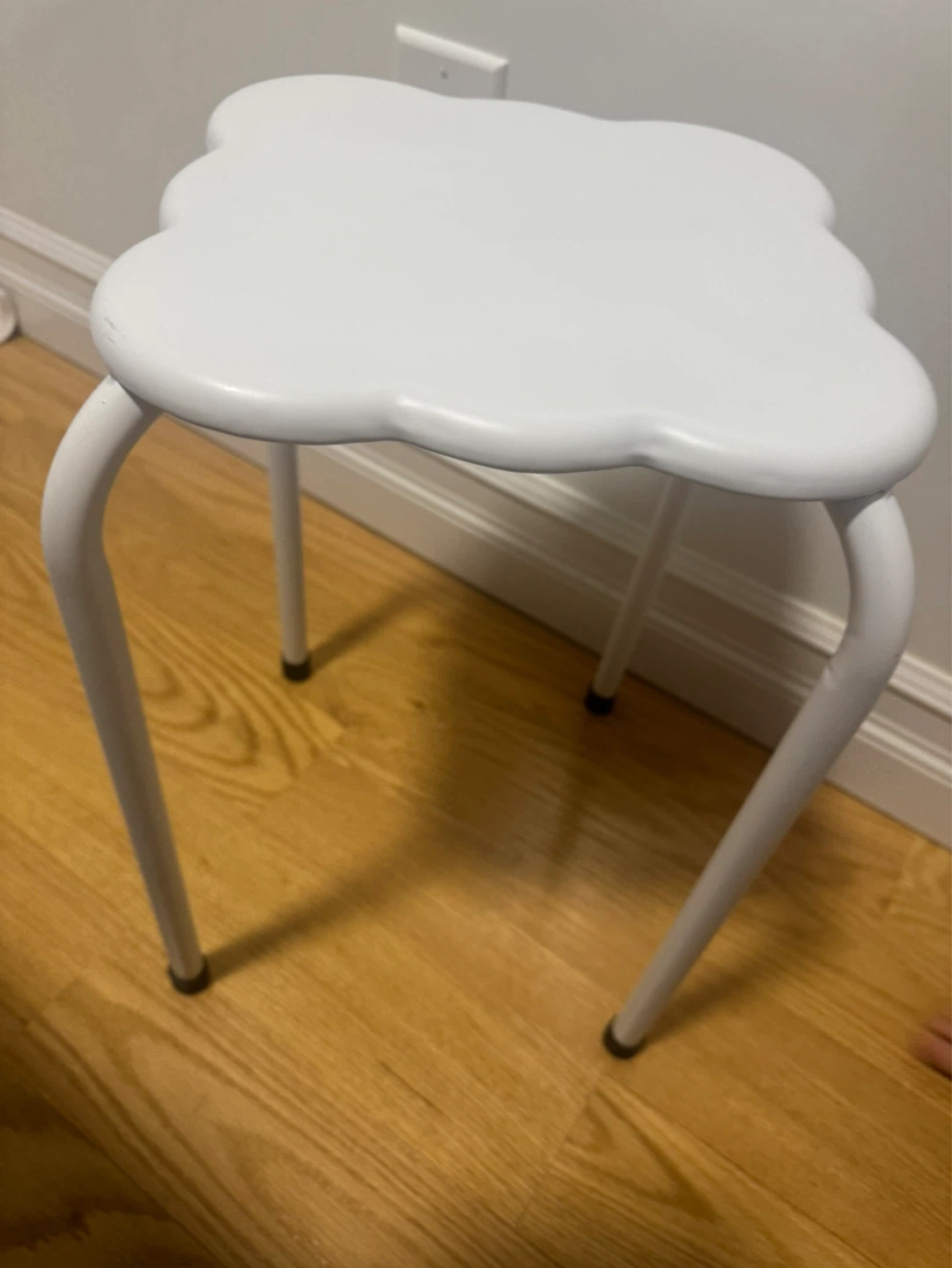 White Cloud Shaped Stool