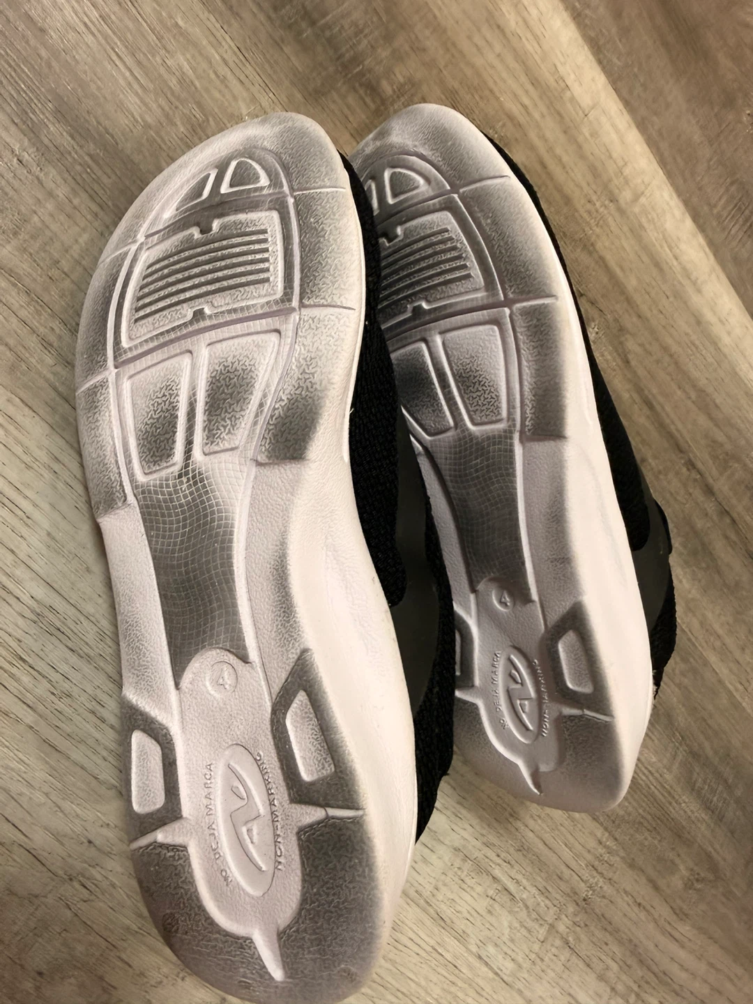 like new Skechers kids sneakers - photo 2