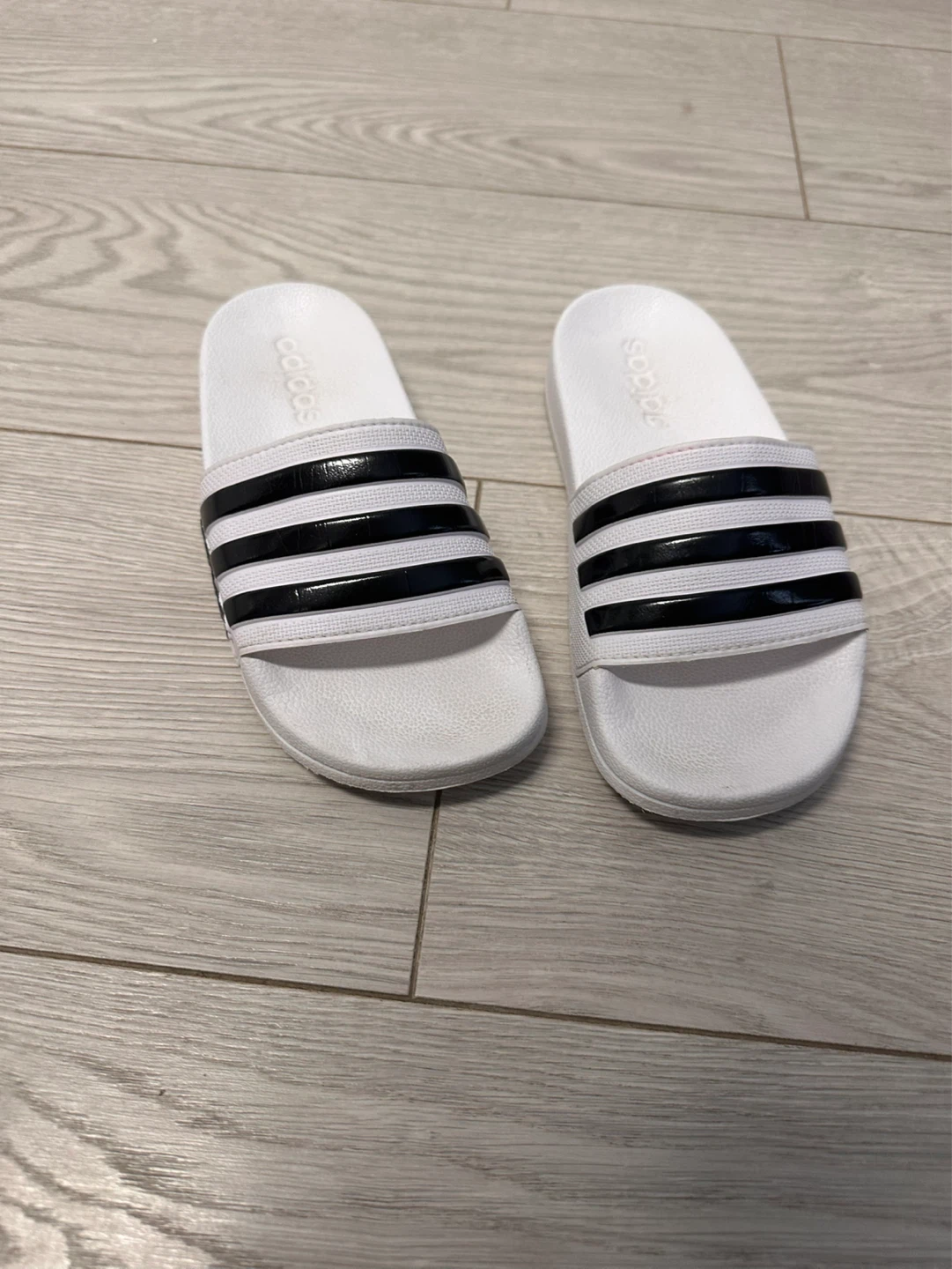 Kids White Adidas Adilette Comfort Slides size 1 - photo 2