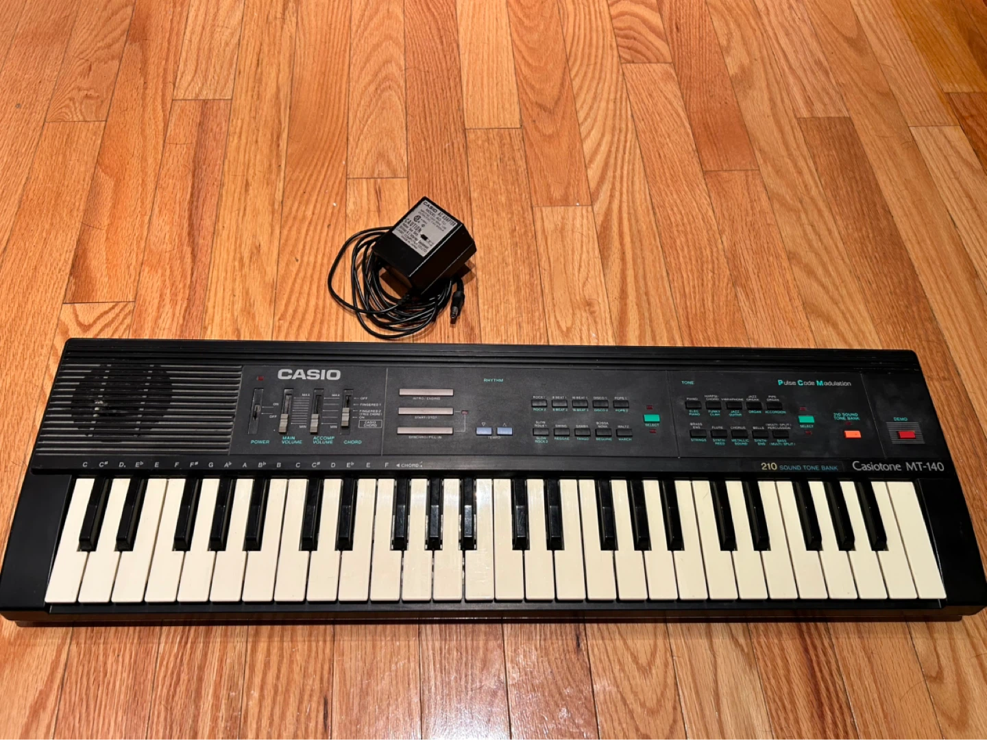 Vintage Casio Casiotone MT-140 Keyboard with Power Adapter