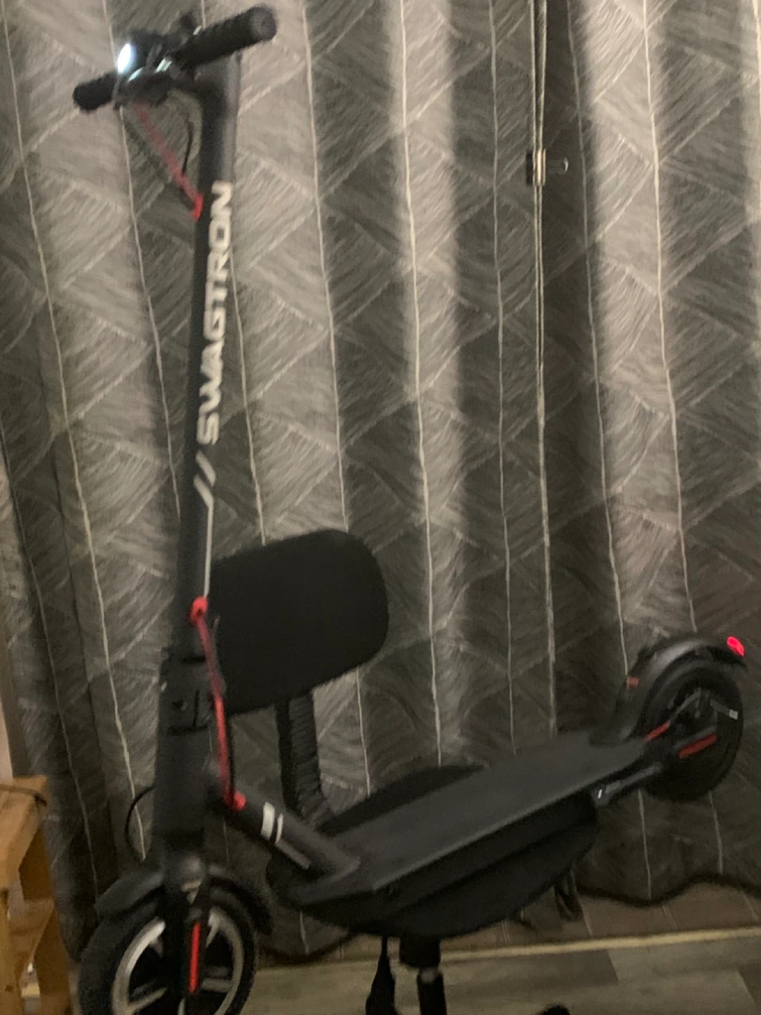 SWAGTRON electric scooter run fast  25mph brand new c - photo 4