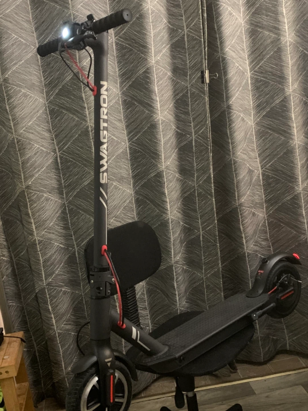 SWAGTRON electric scooter run fast  25mph brand new c