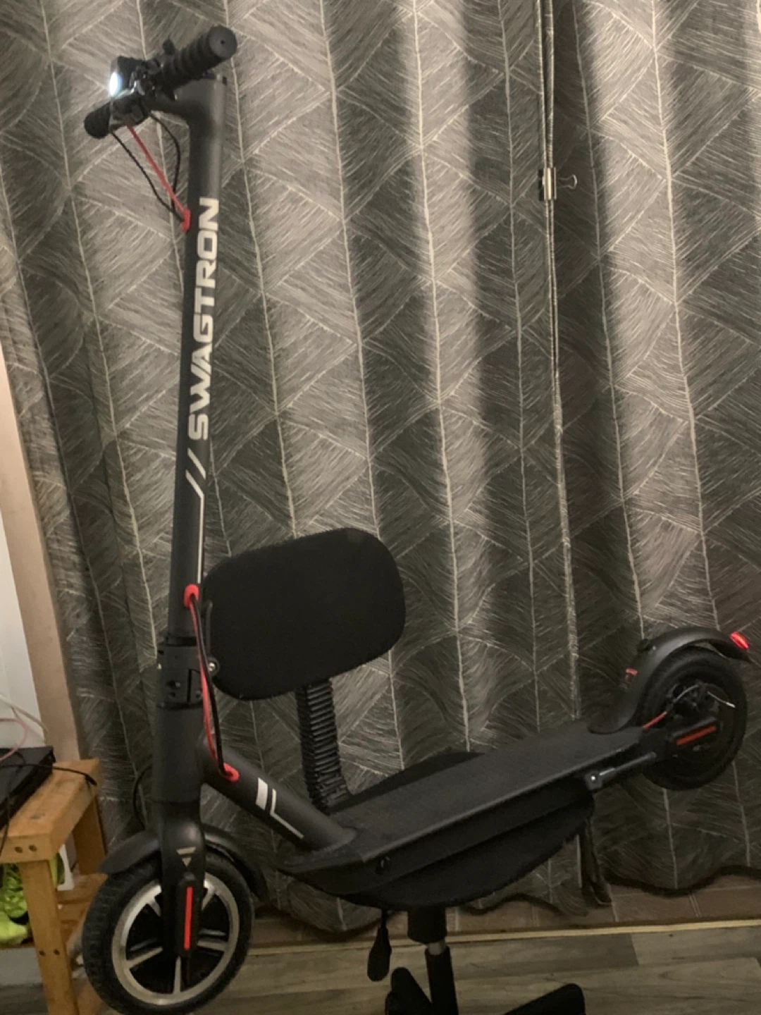 SWAGTRON electric scooter run fast  25mph brand new c - photo 3