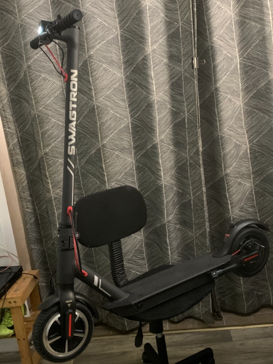 SWAGTRON electric scooter run fast  25mph brand new c - photo 5