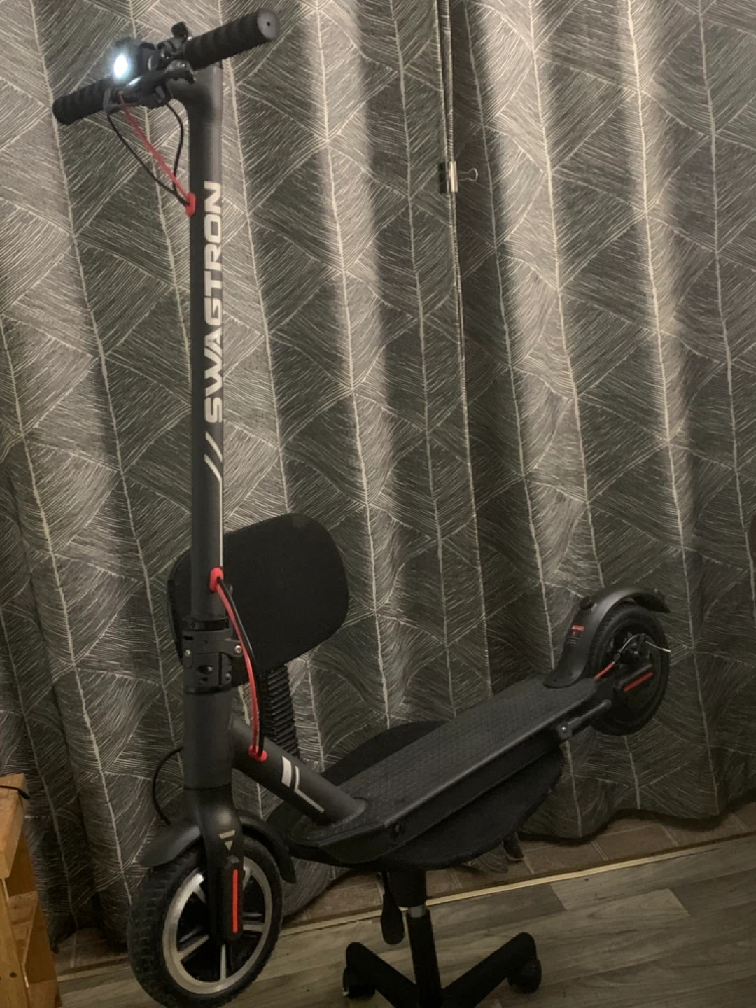 SWAGTRON electric scooter run fast  25mph brand new c - photo 2