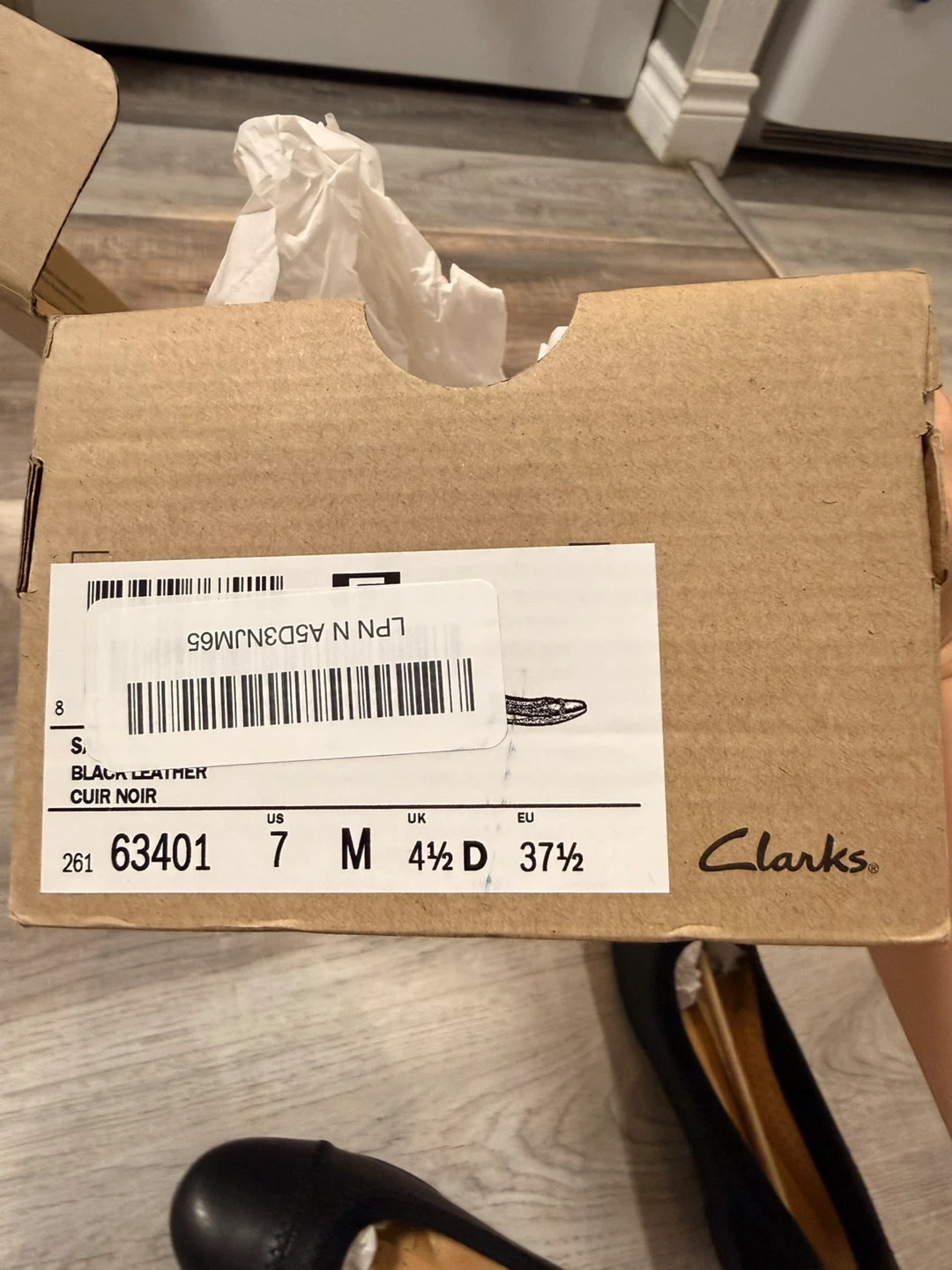 Brand new) Clarks Sara Bay black leather flats. - photo 3