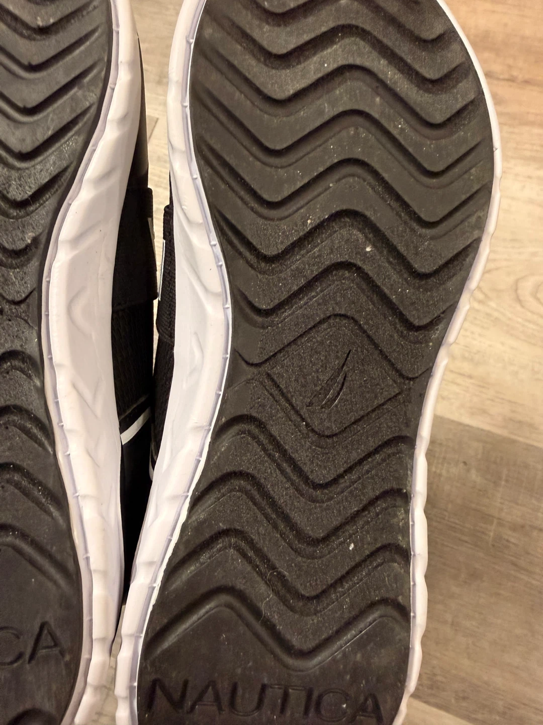 Brand new Nautica slip-on sneakers. Youth sz. 3 - photo 3