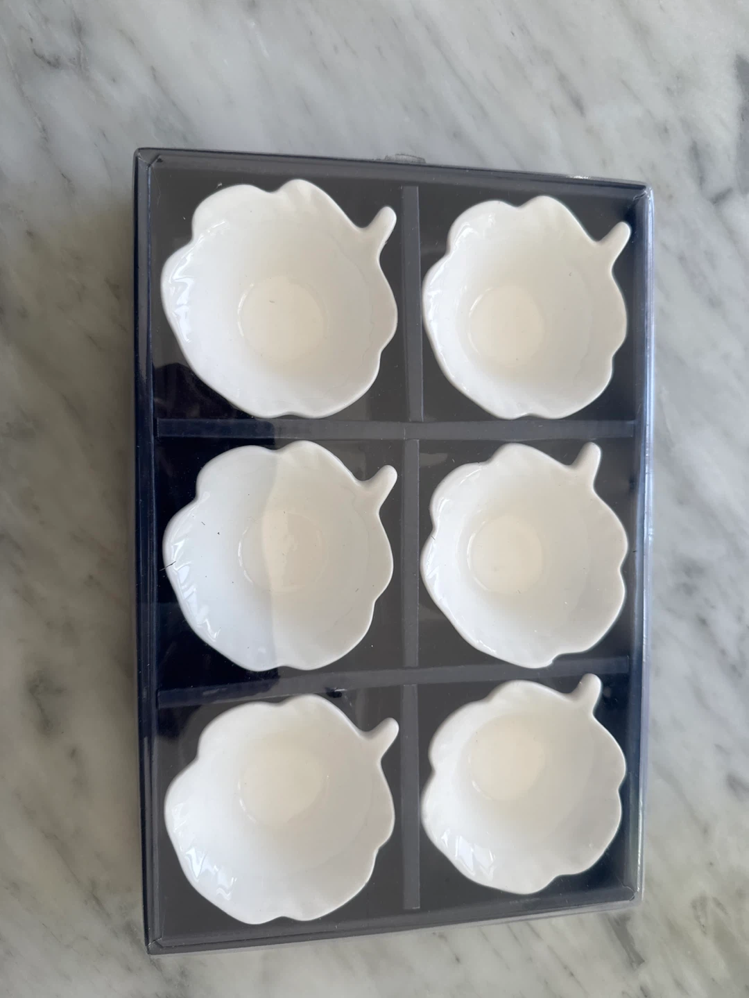 Set of 6 White Leaf Shaped Pinch Bowls